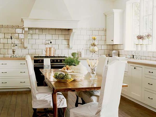 cozinha clássica branca no interior