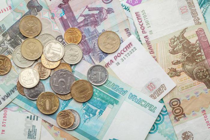 Dinheiro russo moderno: moedas e notas.
