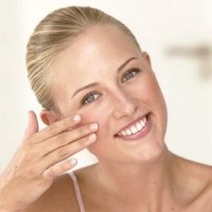 Como aplicar glicerina no rosto em casa?